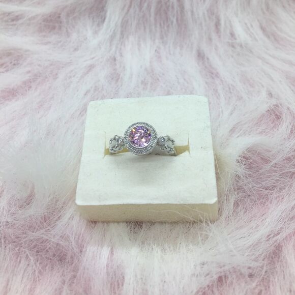 Jewelry - Pink crystal love knot ring